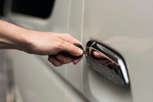 вскрытие замка в автомобиле в Полоцке